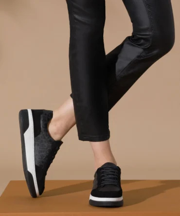BLACK SNEAKERS