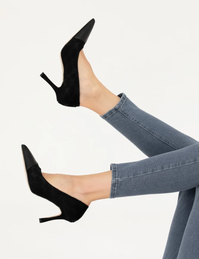 BLACK HIGH HEELS