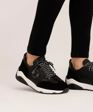 BLACK SNEAKERS