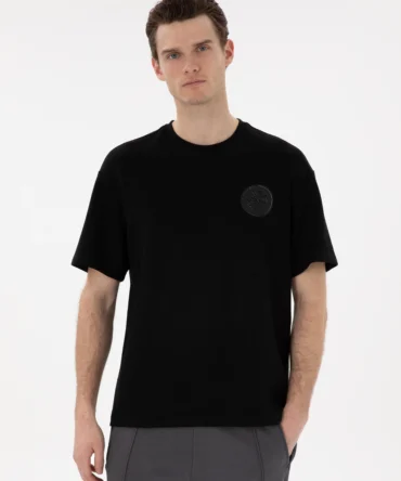 BLACK T-SHIRT