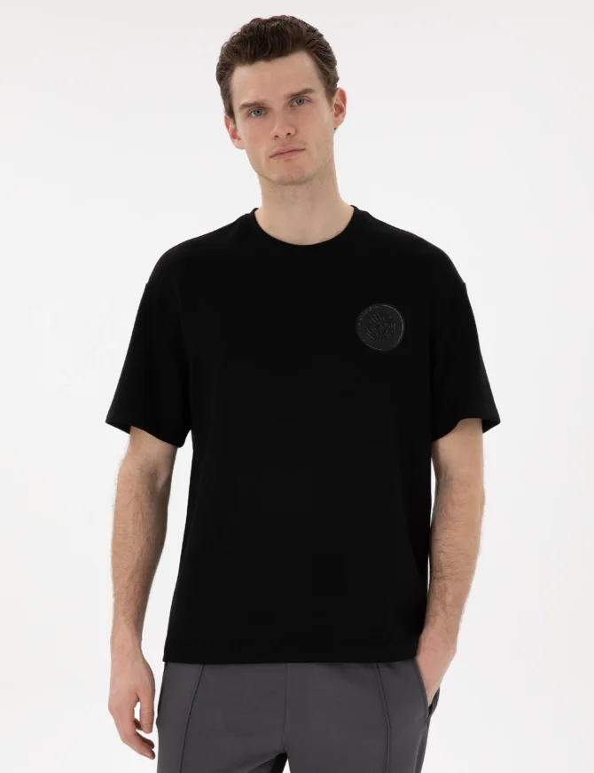 BLACK T-SHIRT
