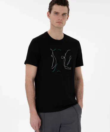 BLACK T-SHIRT