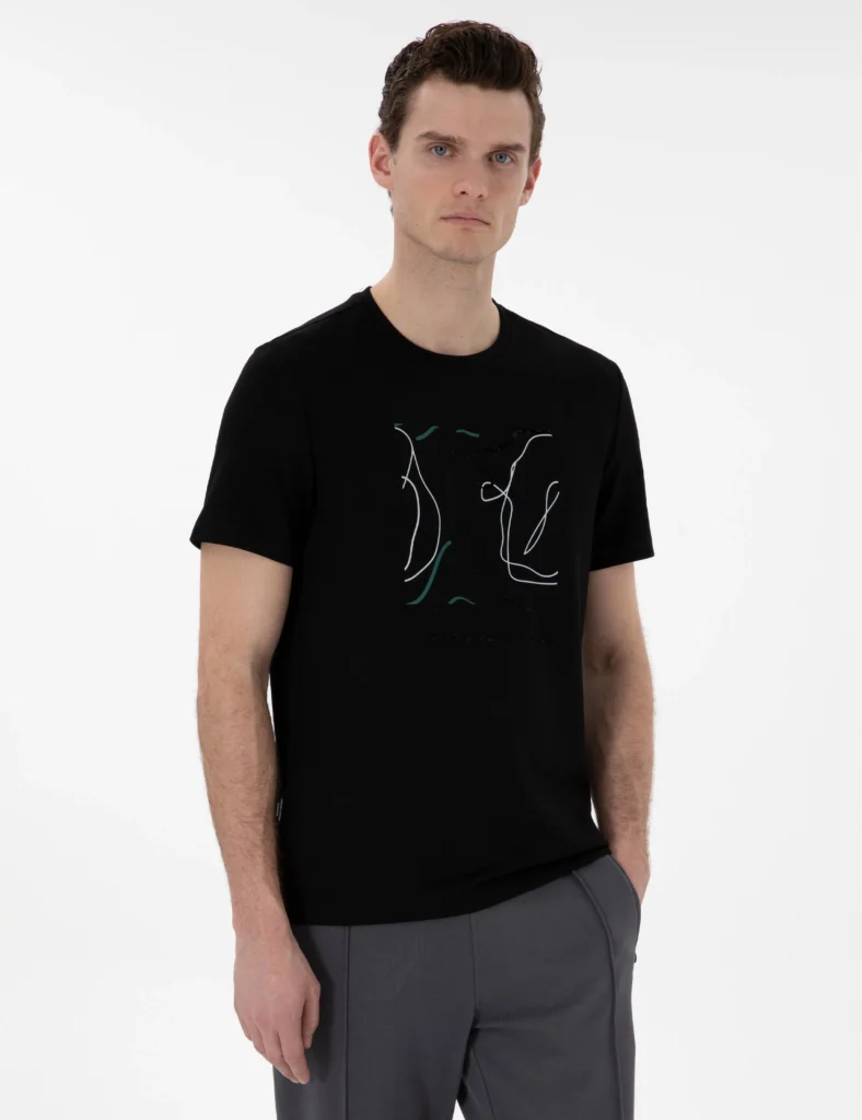 BLACK T-SHIRT