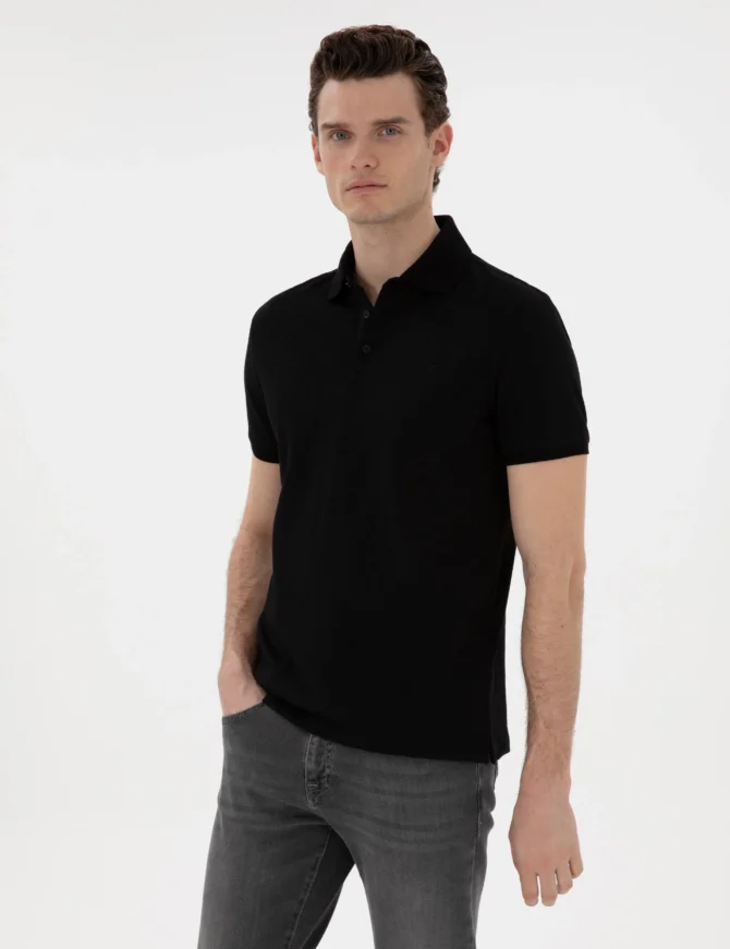 BLACK T-SHIRT