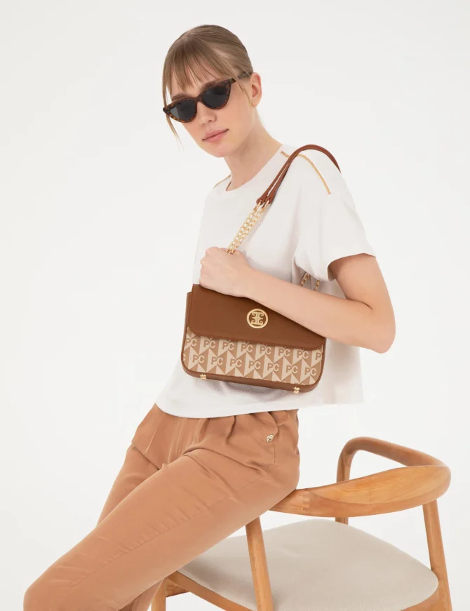 WOMAN BROWN BAG