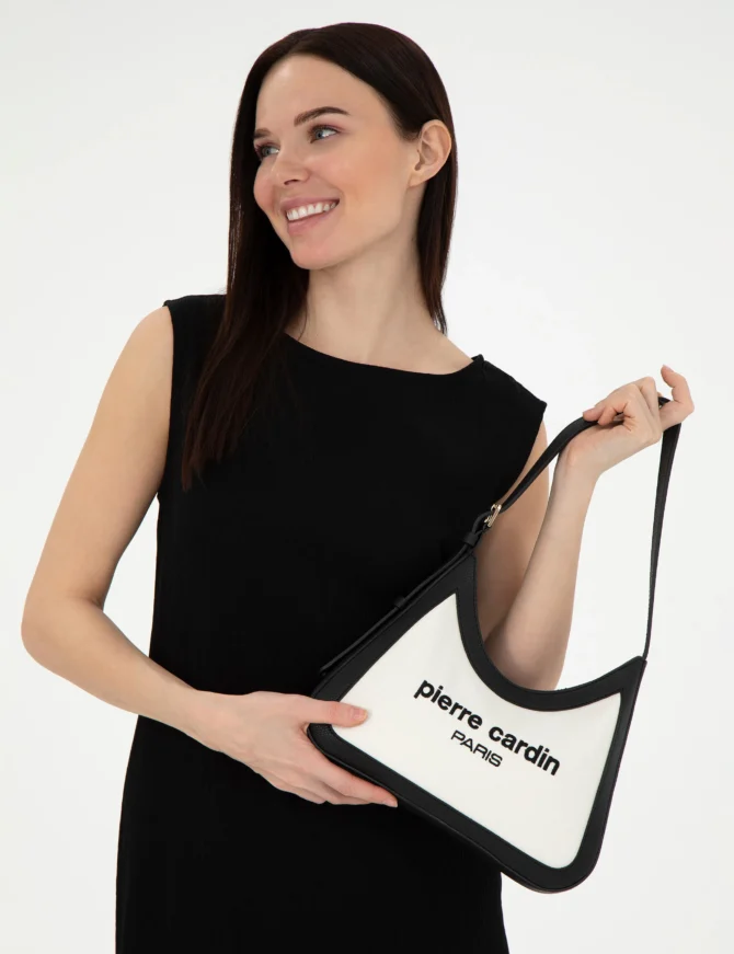 WOMAN WHITE HANDBAG